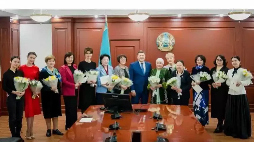 Kazakh Culture Minister awards workers of culture congratulatory letters TEST to delete