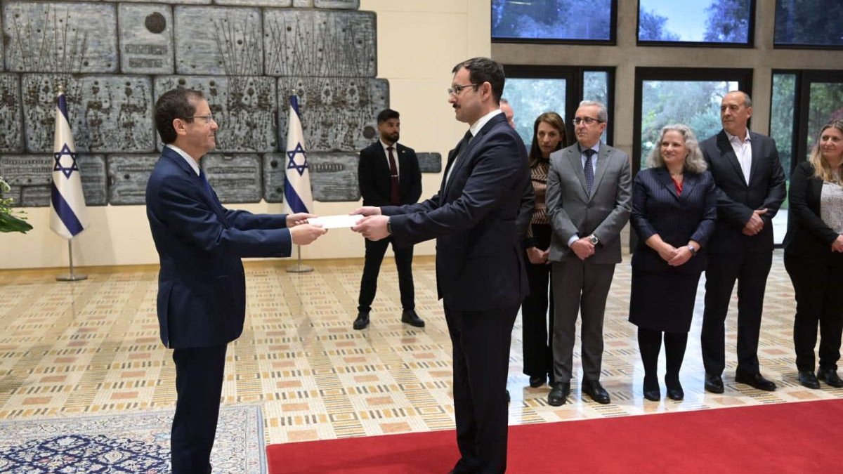 Azerbaijani Ambassador presents his credentials to President of Israel
