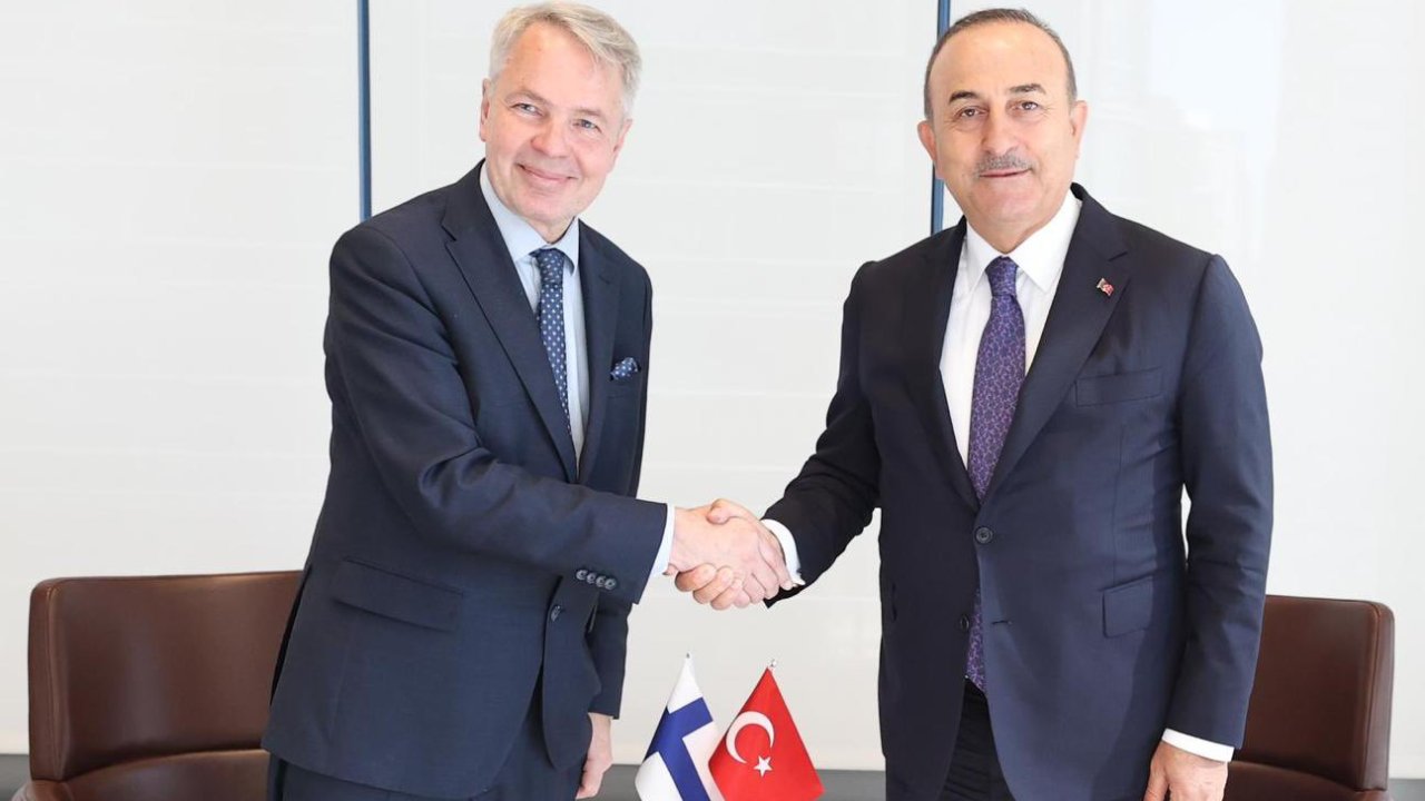 Bakan Çavuşoğlu, Finlandiyalı mevkidaşı Haavisto ile görüştü