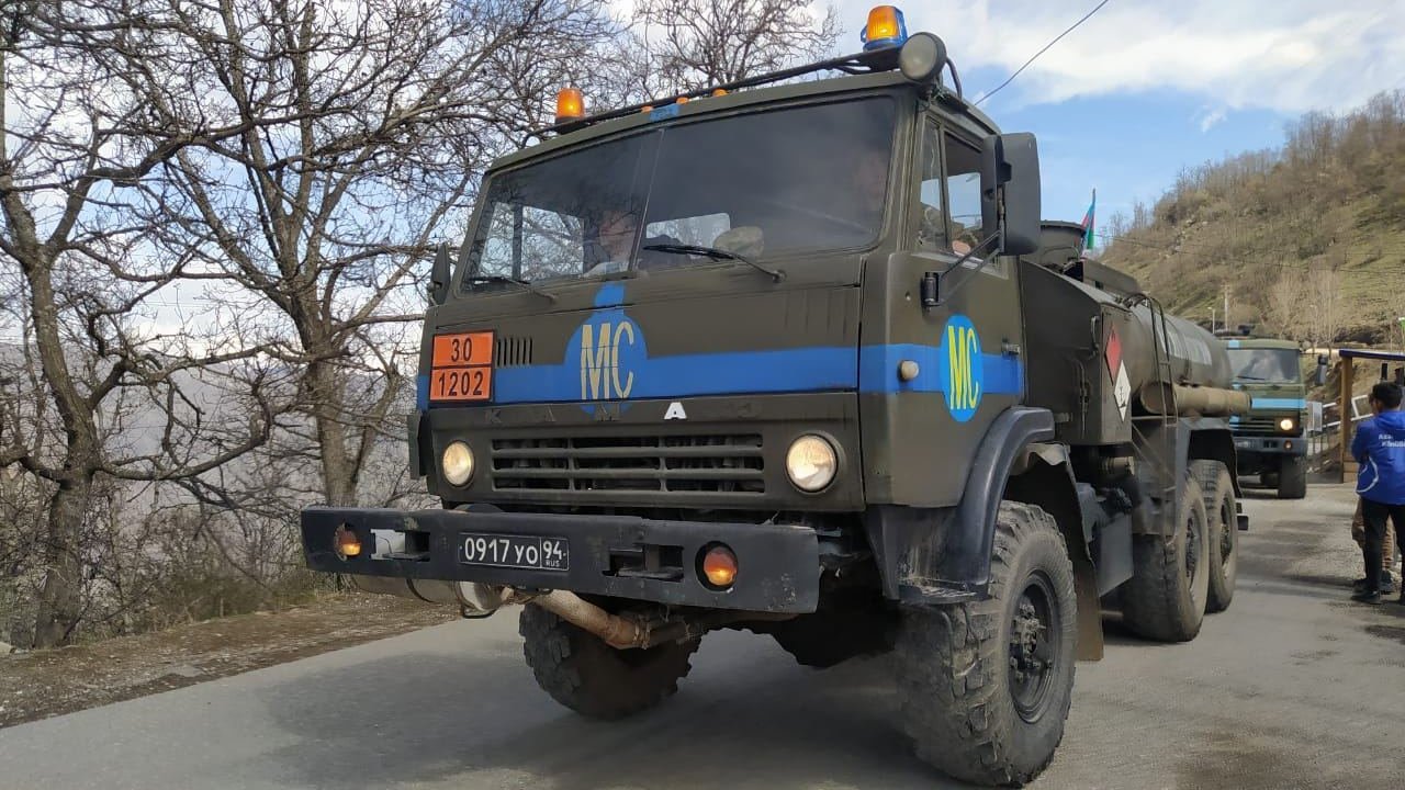Convoy of Russian peacekeepers moves freely along Azerbaijan's Lachin-Khankendi road