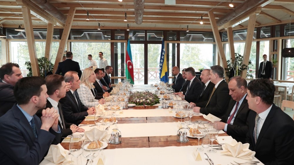 Sarayevoda Azərbaycan Prezidenti İlham Əliyevin şərəfinə Bosniya və Herseqovinanın Rəyasət Heyəti tərəfindən rəsmi nahar verilib