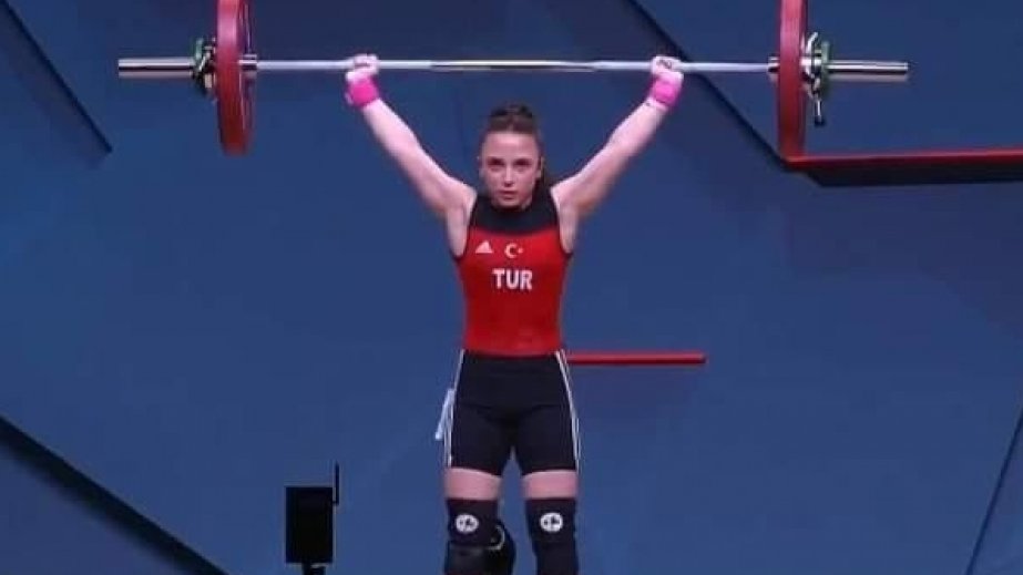 İrəvanda qızıl medal qazanan türkiyəli atlet: Qələbəni azərbaycanlı qardaşlarıma həsr edirəm