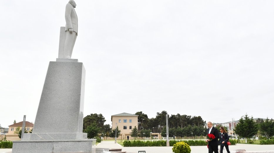 Prezident İlham Əliyev və birinci xanım Mehriban Əliyeva Neftçala rayonuna səfər ediblər