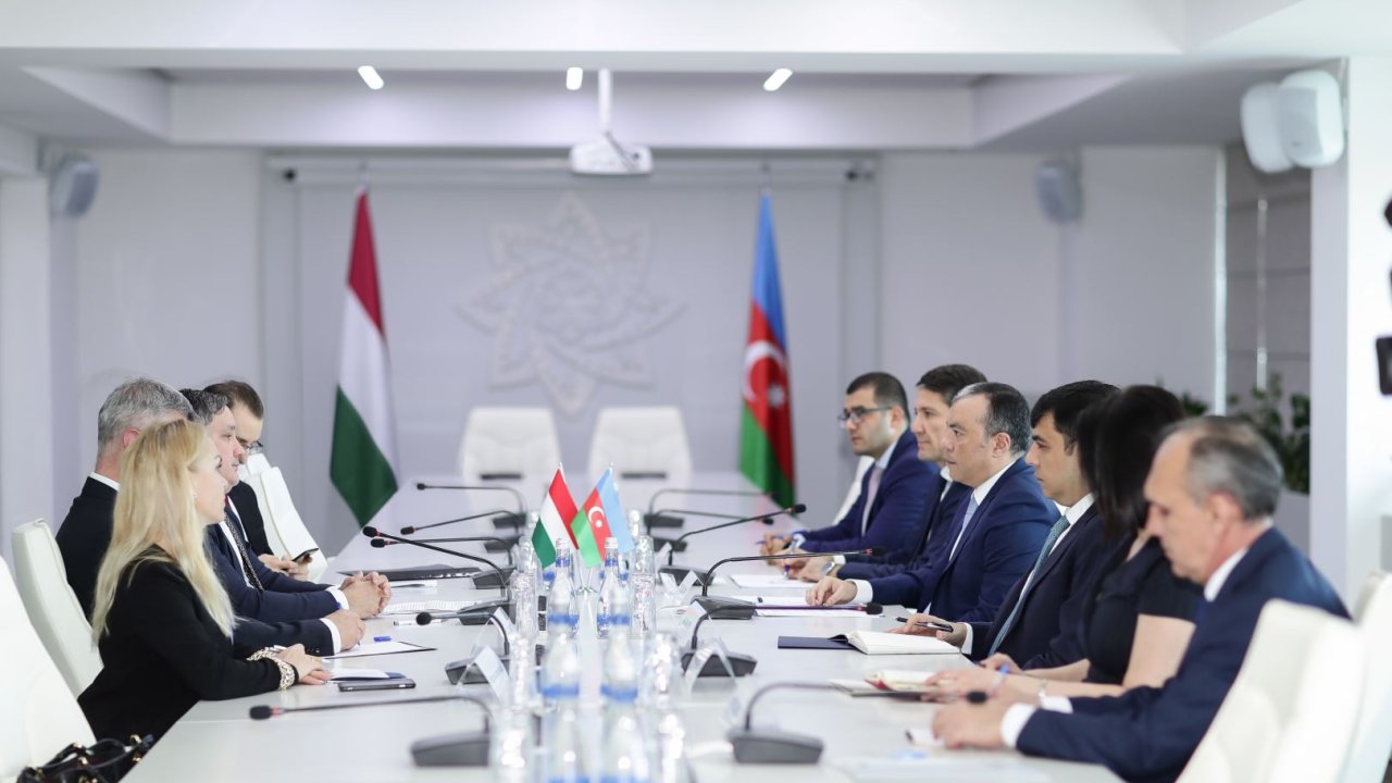 ƏƏSMN ilə Macarıstanın İqtisadi İnkişaf Nazirliyi arasında əməkdaşlıq sənədi imzalanıb