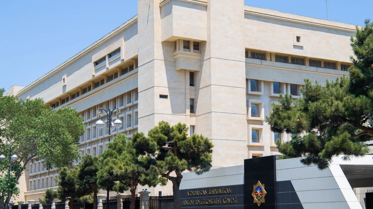 DTX ermənilərə məxsus "Haytarak" qruplaşmasının emblemləri ilə Bakıda çəkiliş aparanları ifşa etdi