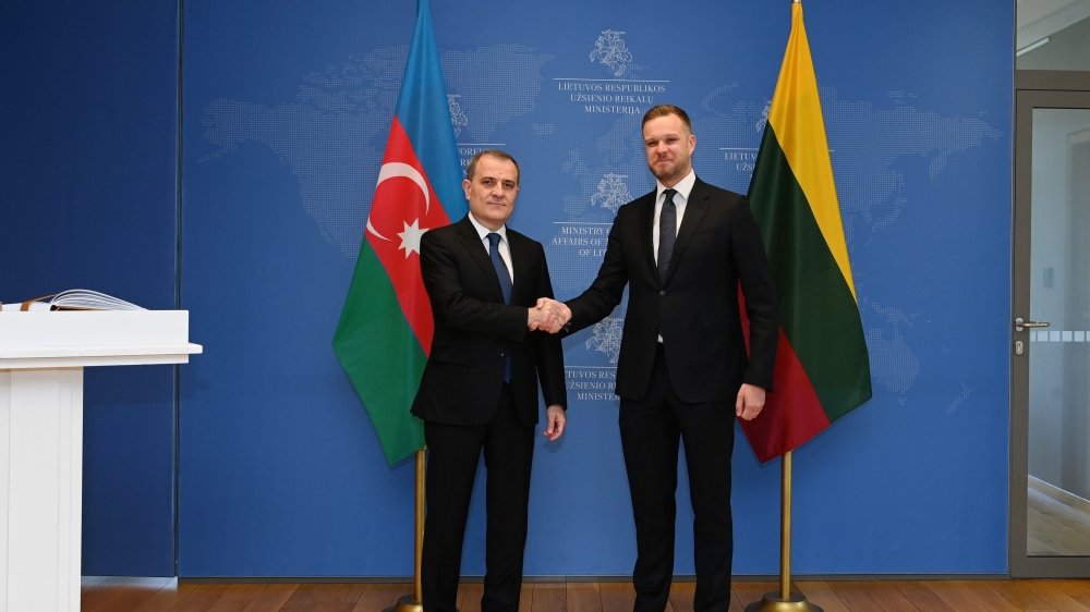 Azərbaycan və Litvanın xarici işlər nazirləri regionda baş verən hadisələri müzakirə ediblər