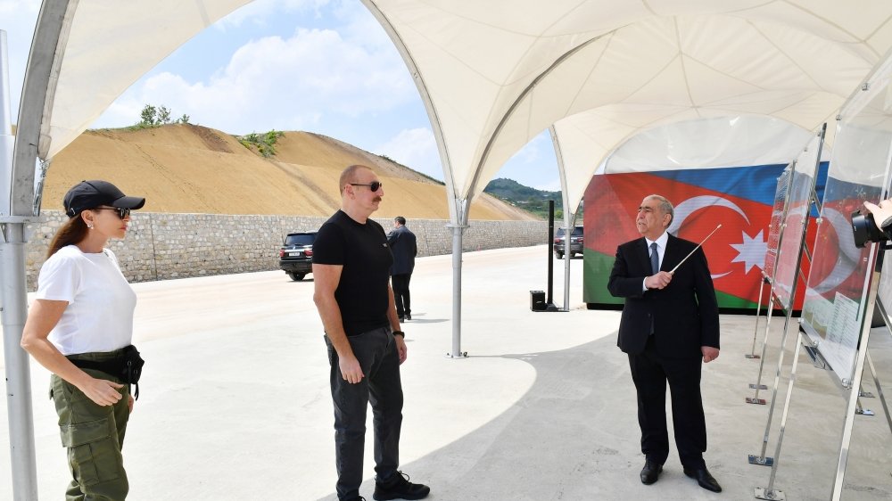 President Ilham Aliyev and First Lady Mehriban Aliyeva paid visit to Shusha
The head of state and the First Lady viewed progress of work at the 66th-81st kilometer section of Ahmadbayli-Fuzuli-Shusha highway
