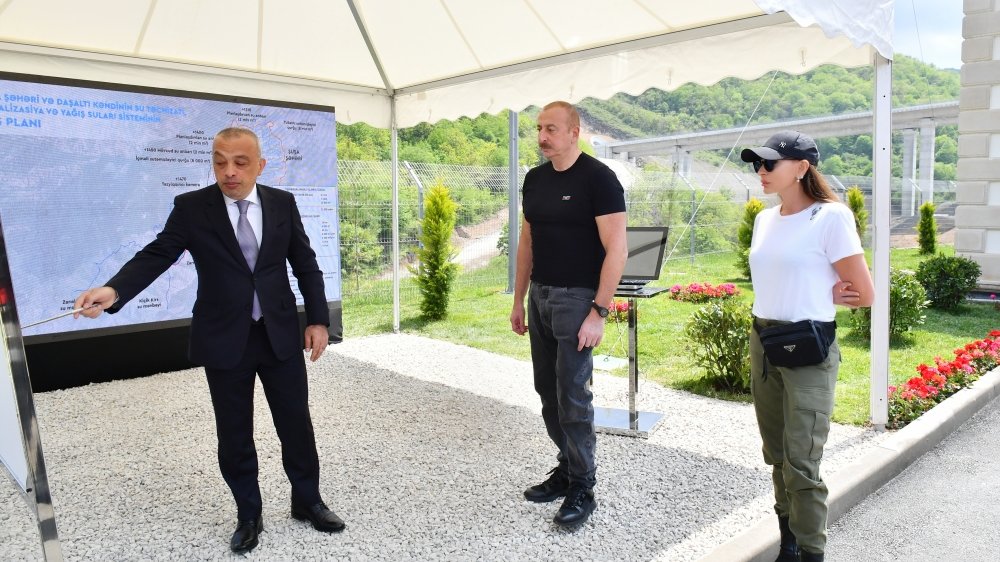 Prezident İlham Əliyev və birinci xanım Mehriban Əliyeva Daşaltı kəndində Zarıslıçay nasos stansiyasının açılışında iştirak ediblər