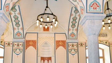 Şuşada Heydər Əliyev Fondu tərəfindən aparılan bərpa işlərindən sonra Saatlı məscidinin açılışı olub