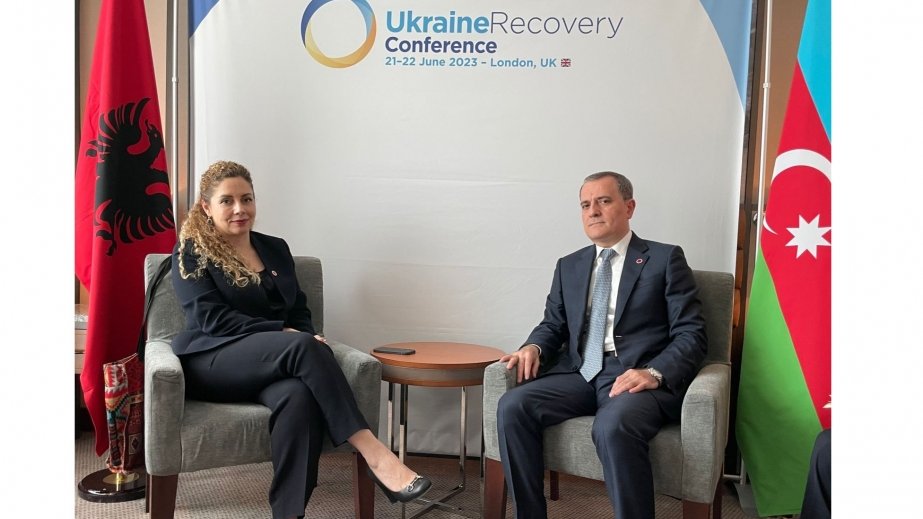 Azerbaijani FM meets with Albanian counterpart