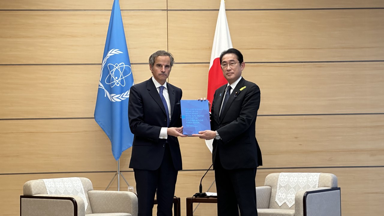 Grossi, Japonya’nın arıtılmış suyu denize bırakma planına ilişkin güvenlik raporunu Kishida’ya verdi