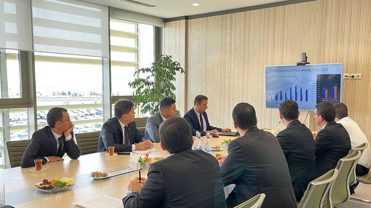 Azerbaijan, Turkmenistan discuss co-op boost in cargo transportation