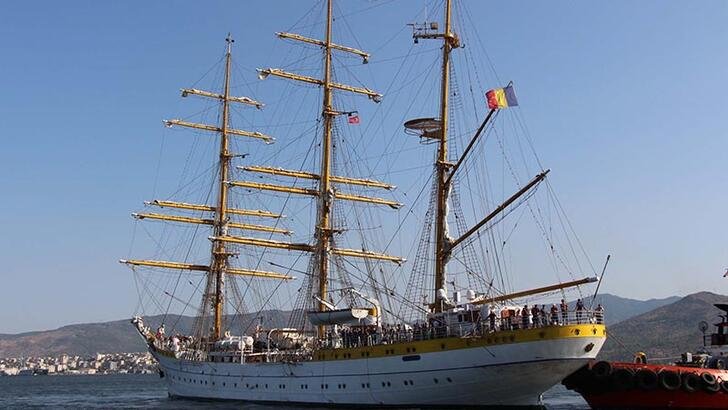 'Yüzen tarih', İzmir Alsancak Limanı'na demir attı