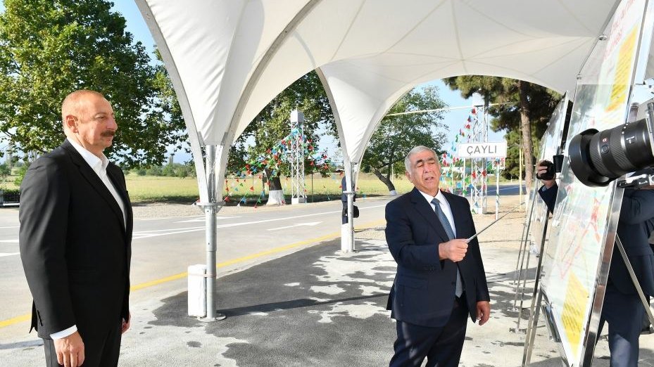 Prezident İlham Əliyev Qarapapaq-Çaylı avtomobil yolunun açılışında iştirak edib