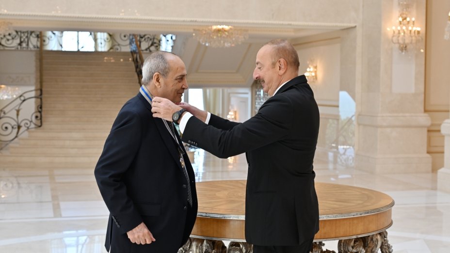 Azərbaycan Prezidenti İlham Əliyev Xalq artisti Rasim Balayevə “İstiqlal” ordenini təqdim edib