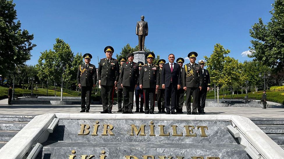 Zakir Həsənov Ankarada Heydər Əliyev Parkını ziyarət edib