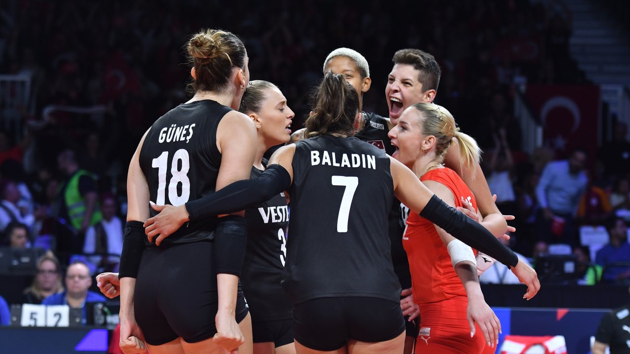 Filenin Sultanları, Avrupa Voleybol Şampiyonası’nda namağlup yarı finalde