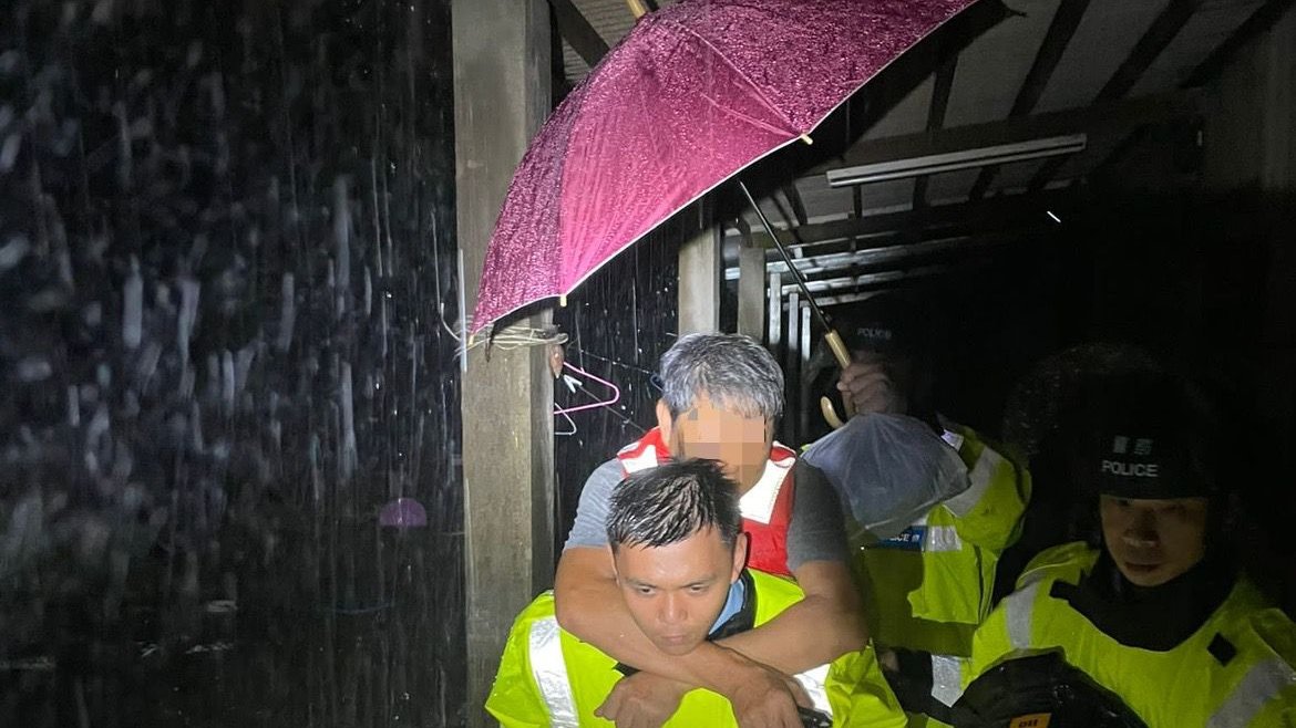 Hong Kong’da 140 yılın en şiddetli yağışı kaydedildi