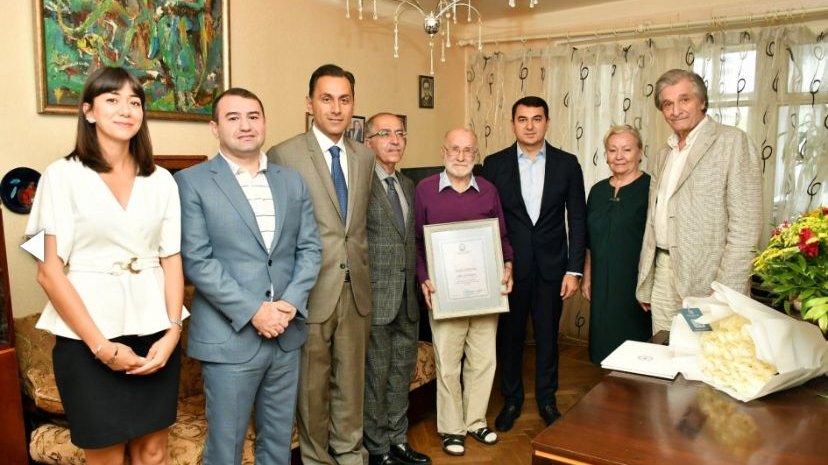 Mədəniyyət naziri Adil Kərimli Xalq rəssamı Tofiq Ağababayevlə görüşüb