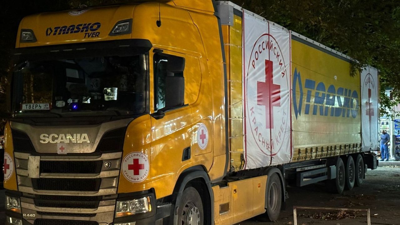 Rusiya Qızıl Xaç Cəmiyyətinin yük avtomobili 12 saatdır ki, Bərdədə dayanır