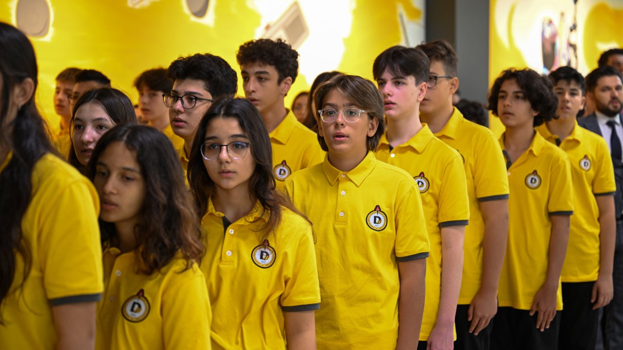 Demirören Medya Lisesi'nde ilk ders zili çaldı