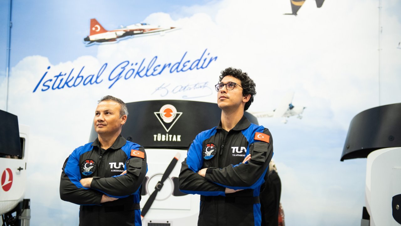 Astronauts and cosmonauts admire GUHEM