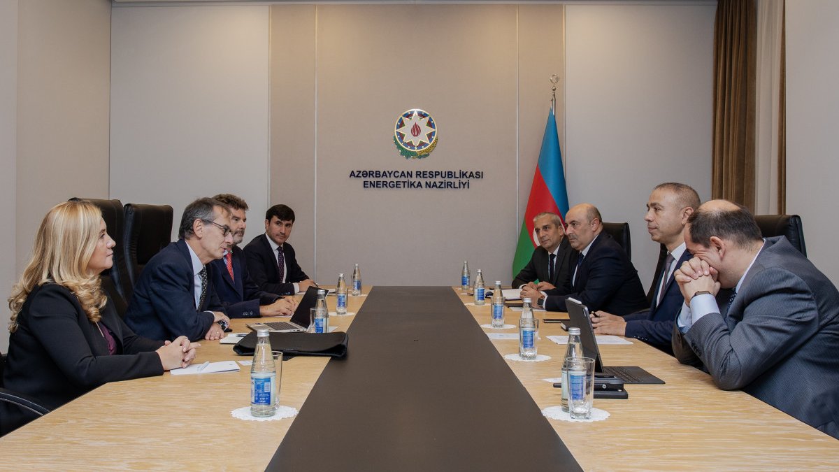 AYİB Azərbaycanda “yaşıl enerji”nin inkişafına kredit ayıra bilər