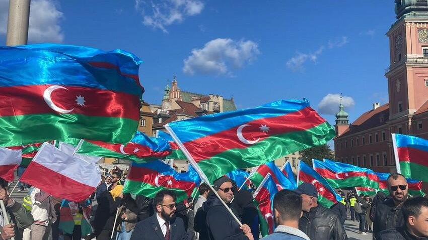 Varşavada azərbaycanlıların Sülh Yürüşü keçirildi - VİDEO