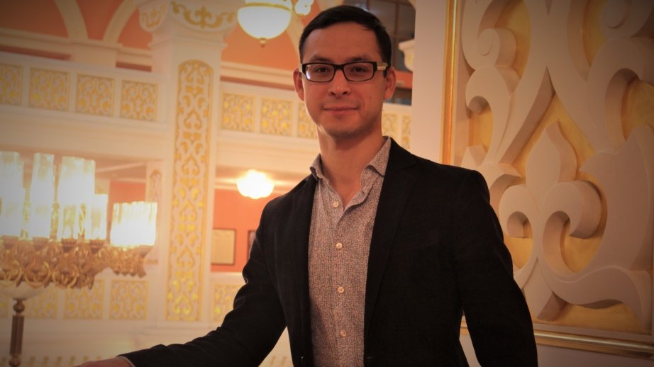 Aleksey Smirnov: Teatr ani bir sənətdir və hər tamaşada yeni enerji doğurur MÜSAHİBƏ