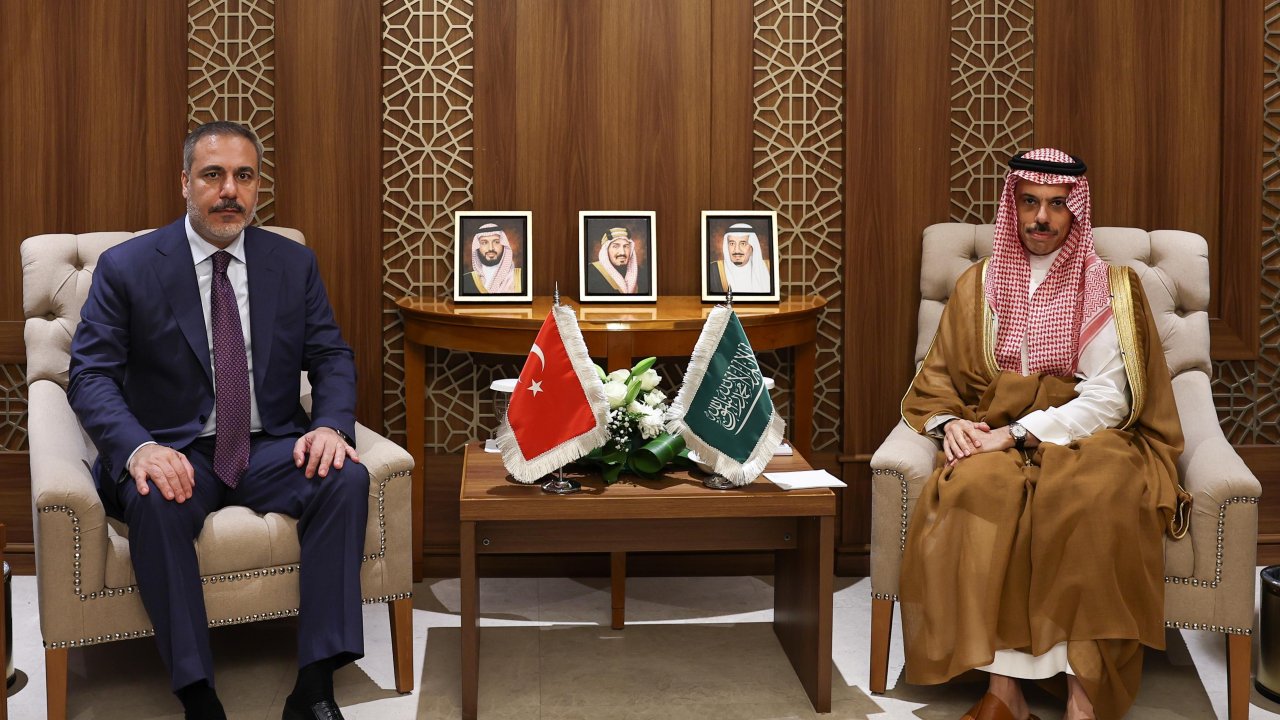 Bakan Fidan, Suudi Arabistanlı ve Kuveytli mevkidaşlarıyla görüştü