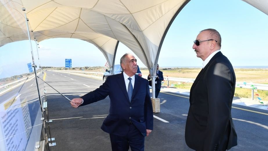 Prezident İlham Əliyev Bakı-Quba-Rusiya Federasiyası ilə dövlət sərhədi ödənişli yeni avtomobil yolunun açılışında iştirak edib