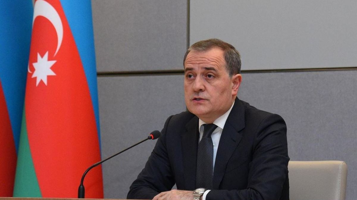Azerbaijani FM visits Iran to participate in ‘3+3’ meeting
