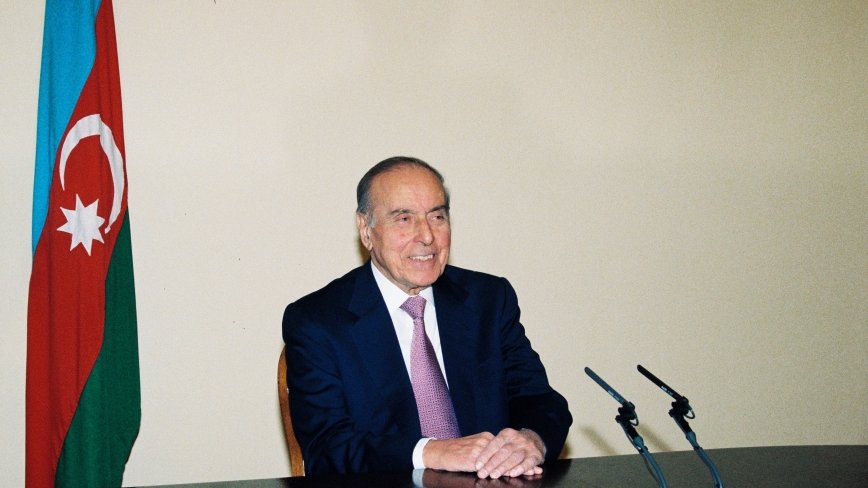 Xalqa bağışlanmış ömürdən anlar: 2002-ci ilin dekabrı