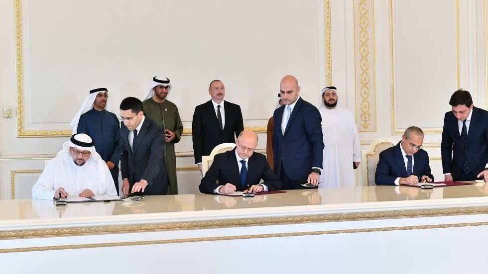 Azerbaijan, UAE's Masdar sign documents (PHOTO)