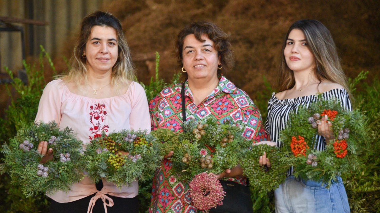 20 ülkeye ihraç edilen 'Noel çelengi' mesaisi başladı