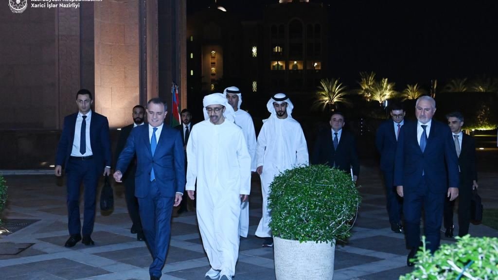 Ceyhun Bayramov BƏƏ-li həmkarı ilə regiondakı vəziyyəti müzakirə edib