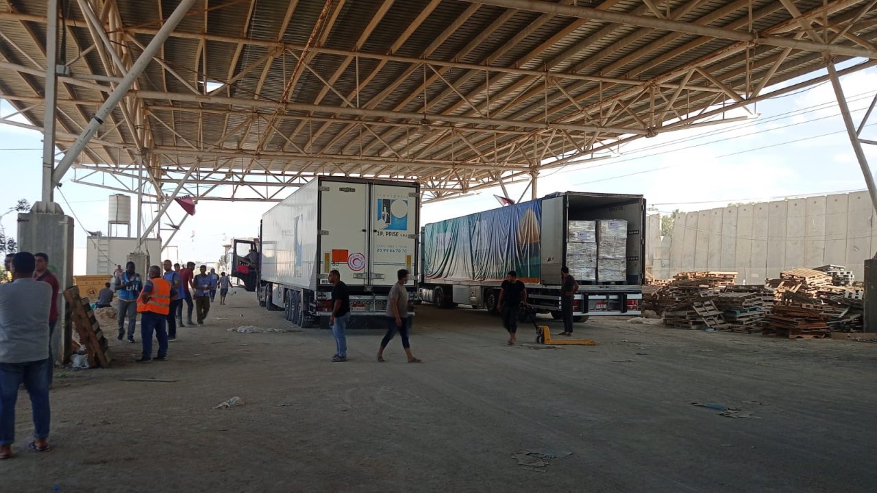 Gazze’ye 59 kamyon insani yardım