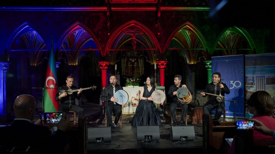 Strasburqda "Qarabağ" muğam qrupunun konserti (VİDEO)