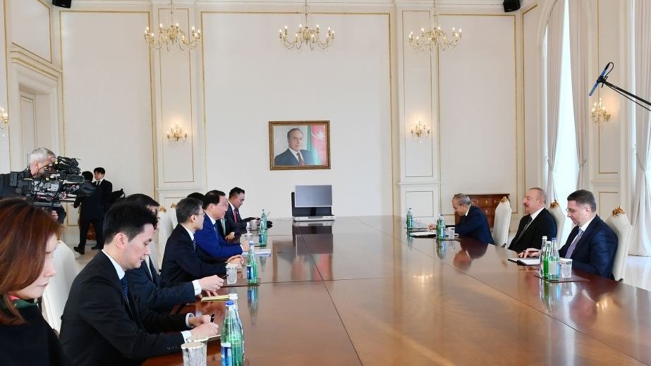 President Ilham Aliyev receieves delegation headed by Chairman of Korea Chamber of Commerce and Industry
