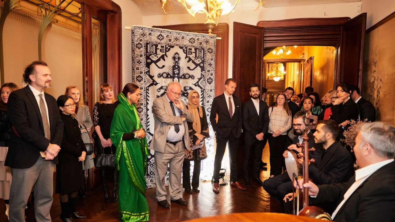 “Azərxalça” Avropada Azərbaycan xalçalarının təbliğatını davam etdirir: Belçikada “Möcüzəvi uçan xalçalar” sərgisi baş tutub