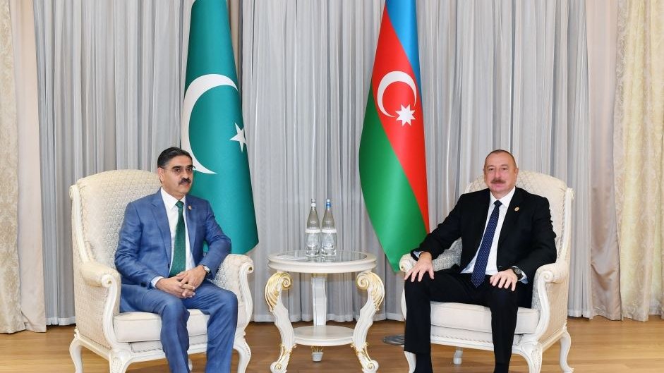 President Ilham Aliyev meets сaretaker PM of Pakistan in Tashkent (PHOTO)