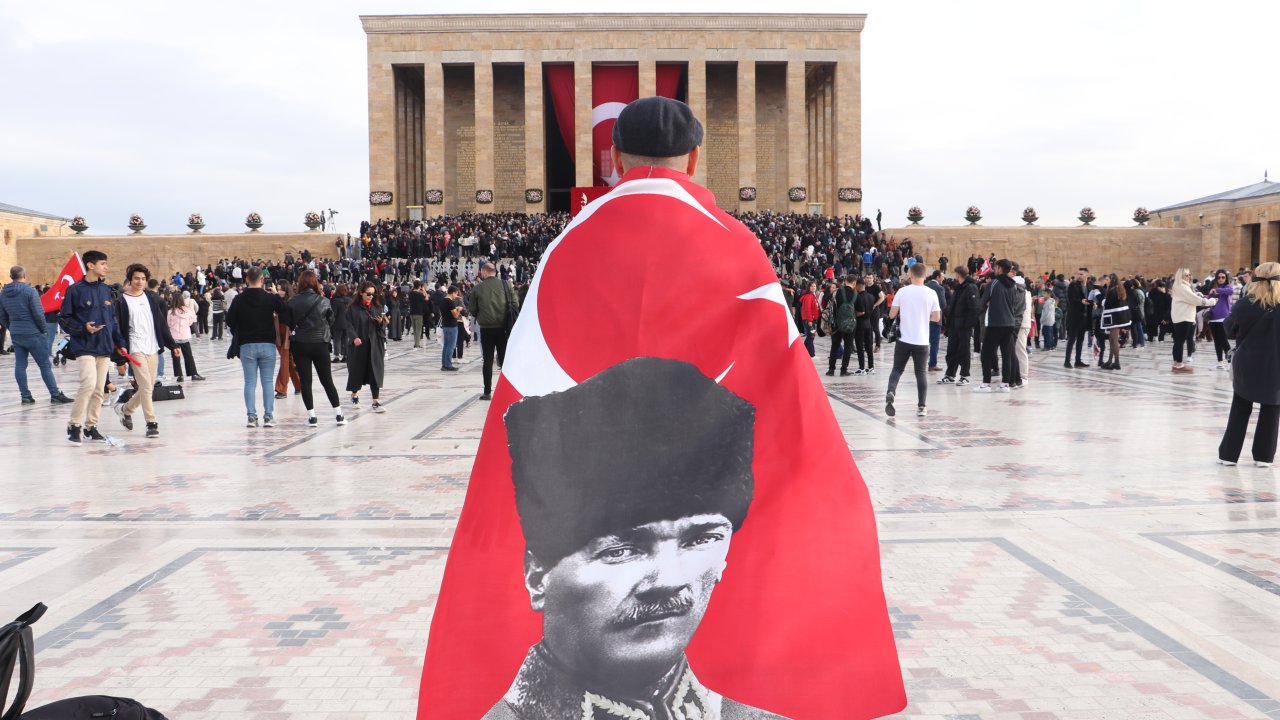 10 Kasım'da vatandaşlar Anıtkabir'e akın etti