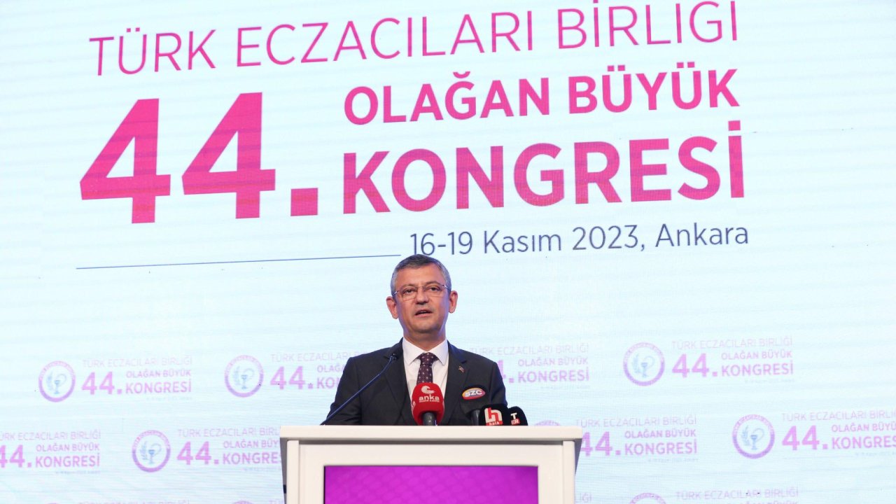 Özgür Özel: Anayasa yürüyüşüne çelme takan Türkiye'ye çelme takar
