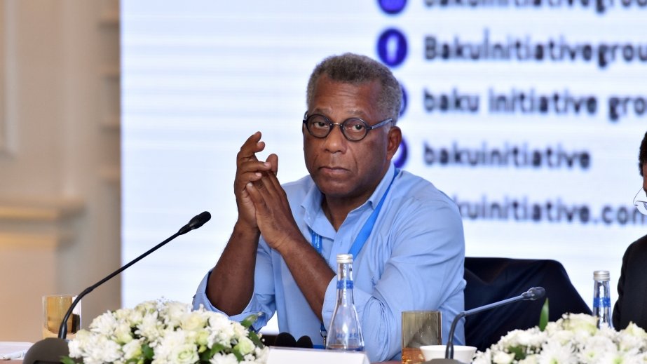 Lyuk Frensis Kerol: Fransa bizim ölkələrdəki qadınları, qaradərililəri əşya kimi görürdü