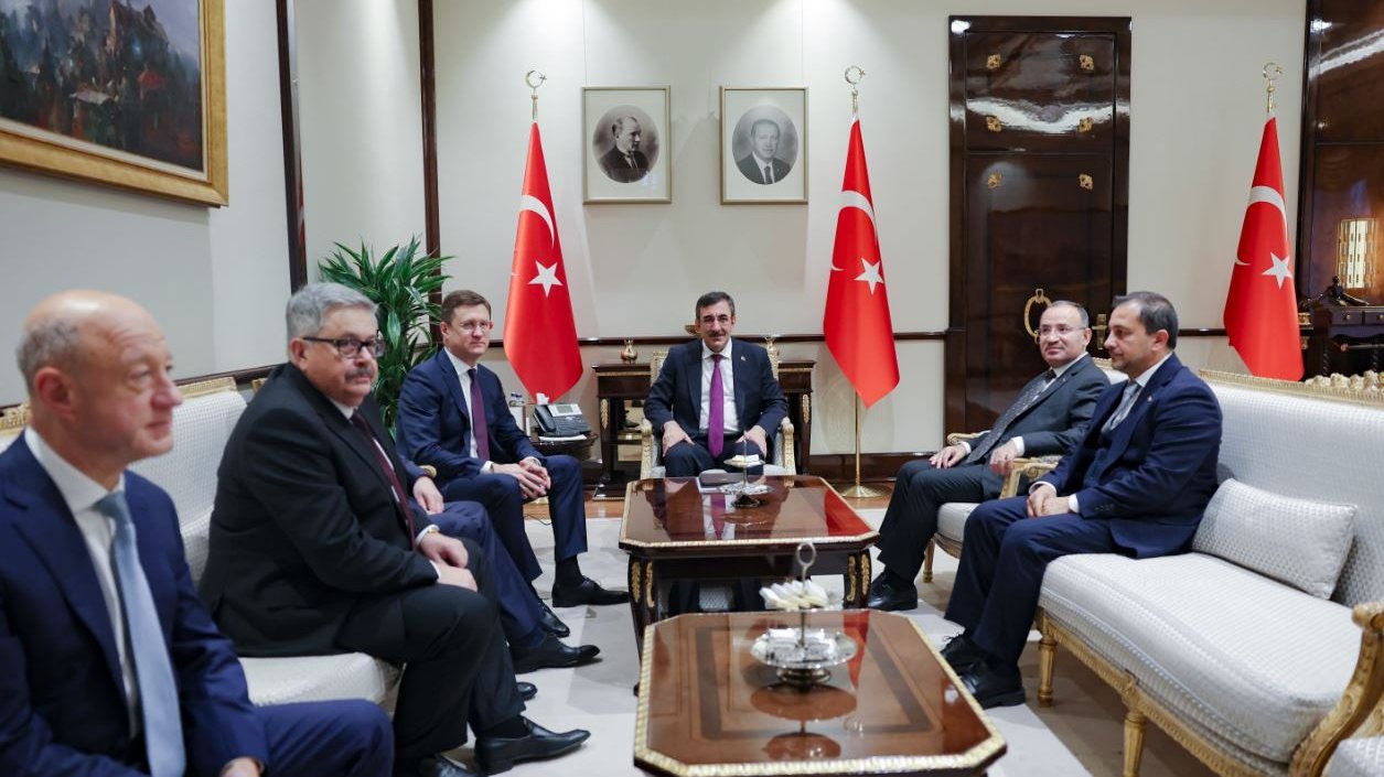 Cumhurbaşkanı Yardımcısı Yılmaz, Rusya Başbakan Yardımcısı Novak ile görüştü