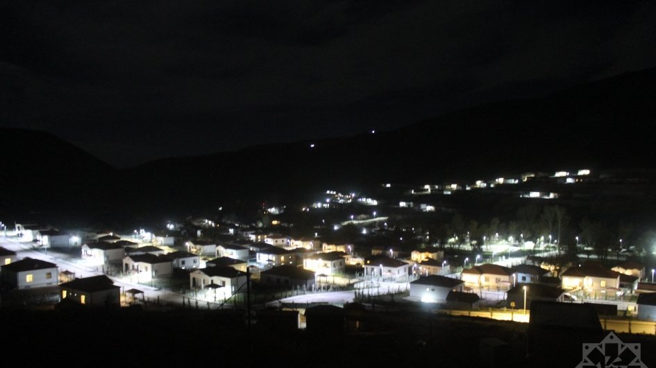 Əsrarəngiz mənzərəsi olan Zabux kəndi gecələr al-əlvan işıqları ilə diqqət çəkir