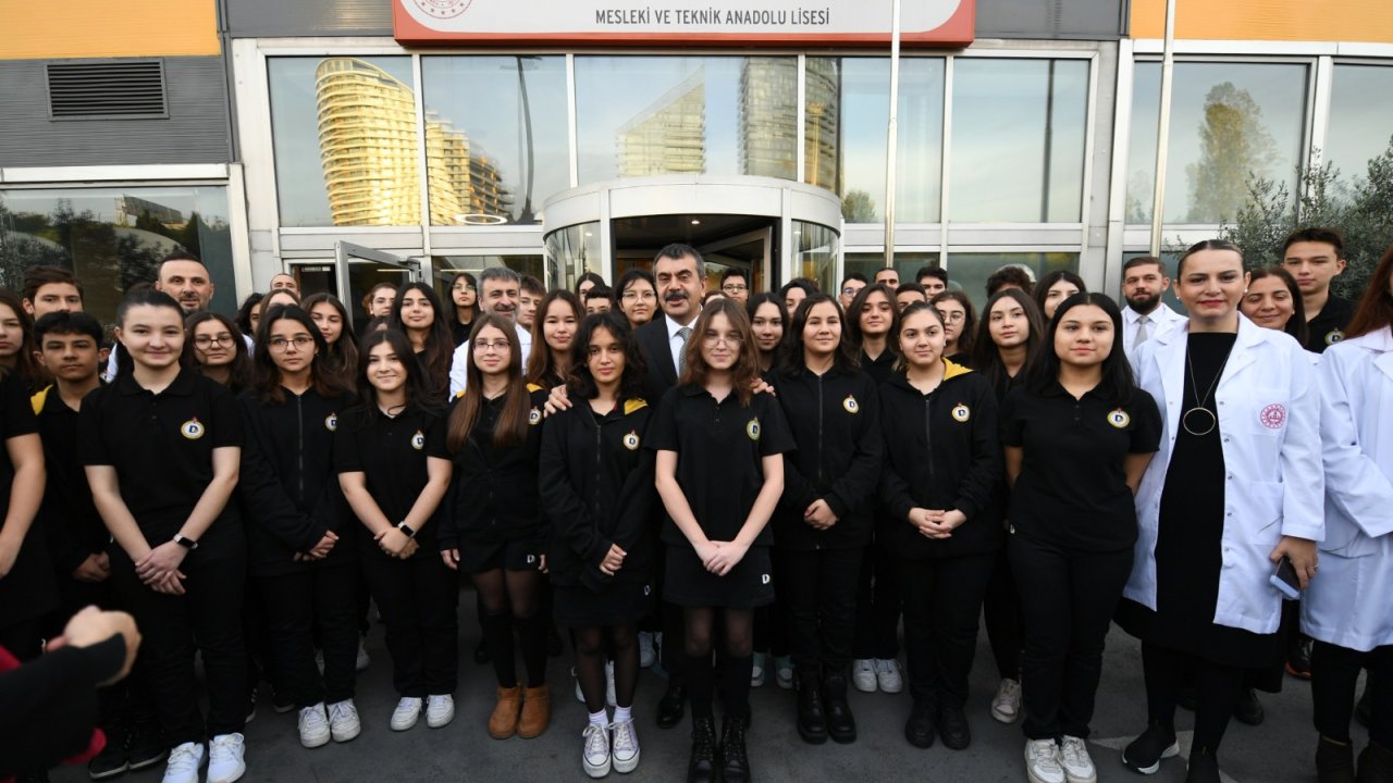 Milli Eğitim Bakanı Tekin, Demirören Medya ve Teknoloji MTAL'i ziyaret etti