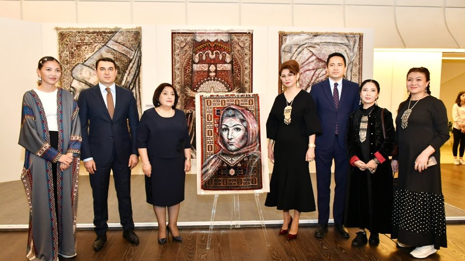 Heydər Əliyev Mərkəzində Qazaxıstan rəssamlarının əsərlərindən ibarət sərgi