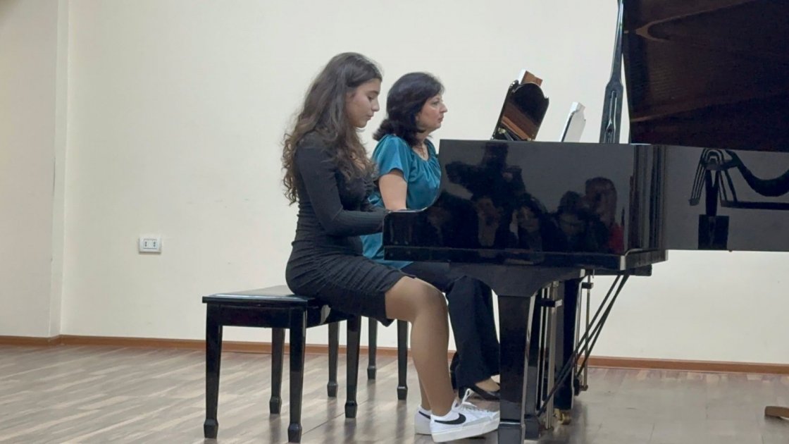 “Azərbaycan xalq mahnıları. Fortepiano üçün işləmələr” kitabının təqdimatı olub