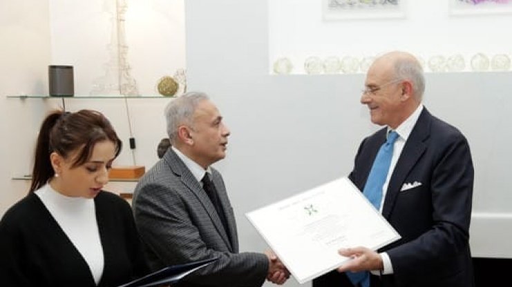 Azərbaycanın görkəmli heykəltaraşına “Cəngavər rütbəli İtaliyanın Ulduzu” ordeni təqdim olunub